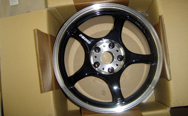 I bought new wheels, 5Zigen FN01RCs wheel in a box