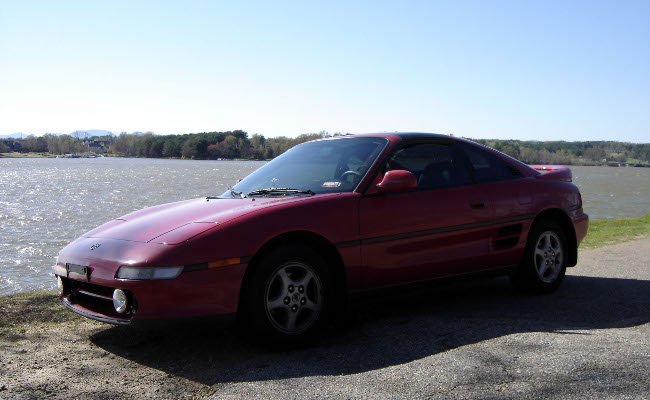 Ignore the slightly dirty front wheel MR2 at a lake