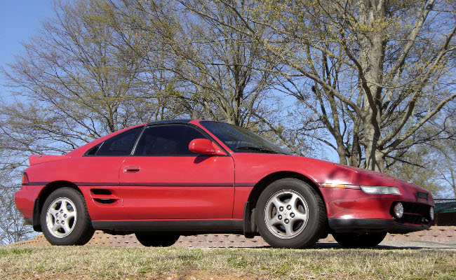 Hey, another side view! Oh, and a little front MR2 right side